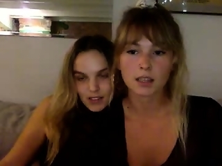 rubybluemoon is 24 year old girl