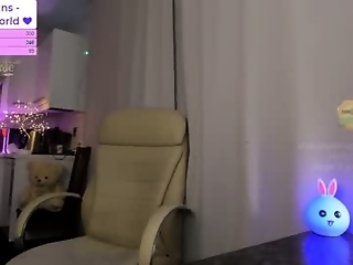 victorias_world is 24 year old webcam girl