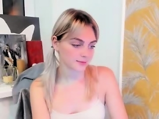 ashbunny_ is 20 year old girl