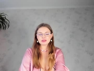 mercedescutee is 19 year old cute webcam girl