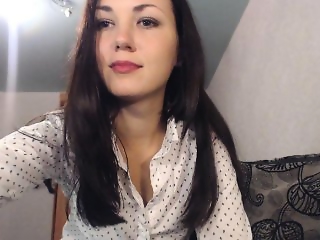 pippalee is 22 year old brunette cam girl