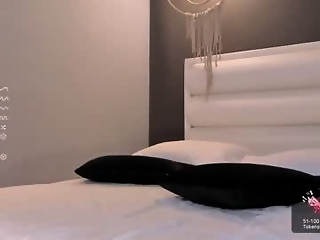 corinnerusso is 20 year old sexy webcam girl