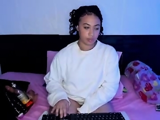 abbyy_rosse_ is 20 year old ebony webcam girl