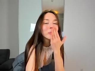 miss_opss is 20 year old webcam girl