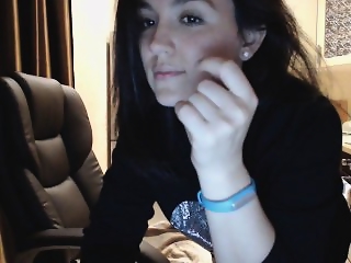 Dixii_life is 20 year old brunette cam girl