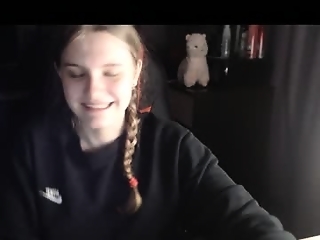 tomato_tease is 23 year old webcam girl