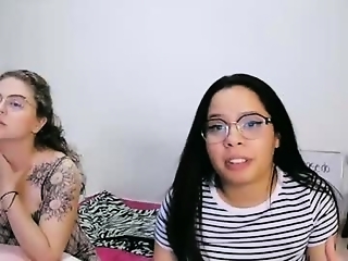 6nalanie is  year old webcam girl