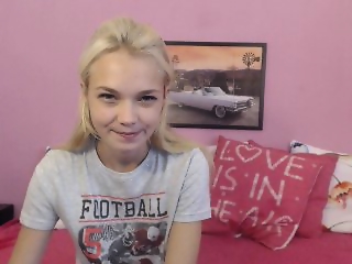 AnnaHappy18 is 18 year old blonde cam girl