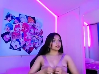 tianale is 18 year old cute latino webcam girl