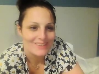 xxxmistymoansxxx is 32 year old webcam girl