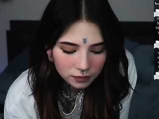 herbal_helpmepls is 19 year old webcam girl